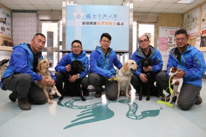 台中市搜救犬隊今到興大獸醫教學醫院健檢，左至右為斯斯、腿腿、鐵雄、美樂蒂、本丸
