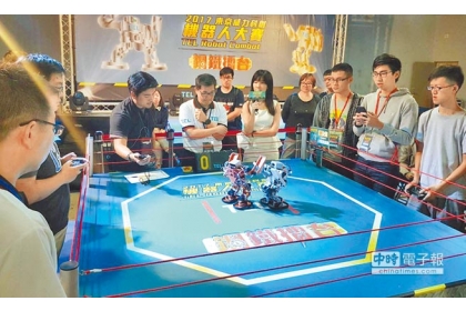 【中國時報】第2屆東京威力科創機器人大賽，吸引全台理工科系逾150隊參加，25日進行全國總決賽。（劉宥廷攝）