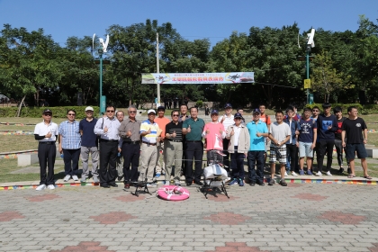 興大工學院與雷虎科技產學合作，在興大康堤進行「智能載具表演秀」
