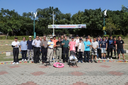 興大工學院與雷虎科技產學合作，在興大康堤進行「智能載具表演秀」