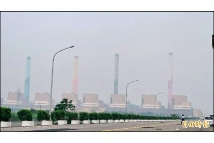 【自由時報】台中火力發電廠是污染源之一。