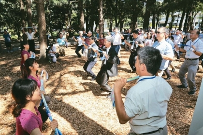 【聯合報】興大環校步道起點是「黑森林練功區」，每天清晨總聚集許多民眾在這裡運動、練功。