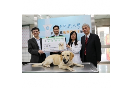 守護搜救犬健康 興大頒給鐵雄全國首張免費醫療卡