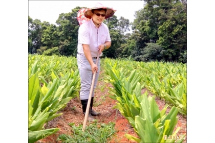 【自由時報】南投縣謝瑞裕是縣內極少數擁有博士學位的農民。