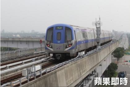 當大家將開車及騎車造成健康危害之成本考量進去後，在台灣主要都市，軌道運輸之興建就不再會虧到不省人事了。圖為機場捷運。資料照片