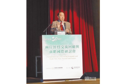 日本神戶大學經濟系教授蓑原俊洋17日指出，中國現在有太多籌碼，使台灣在政治上的選擇很有限。（記者陳君碩攝）