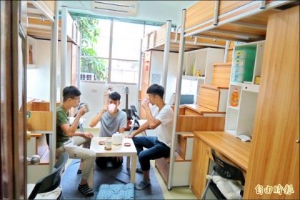 【自由時報】改建後的男宿融入日式風格，讓入住學生直呼好幸福。