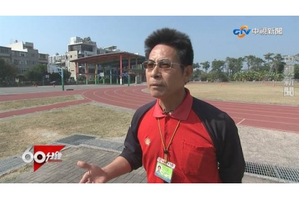 勝利國小體育老師陳壽林指出，市府要求每年12月到隔年2月不能辦戶外活動，試問孩子的體育受教權何在。