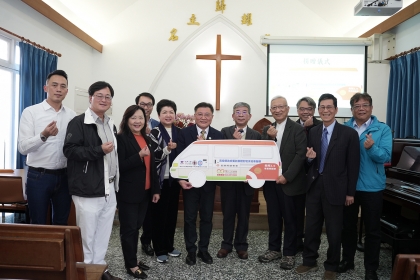 The College of Medicine at NCHU and EMBA alumni donate NT$2.6 million to support remote-area 