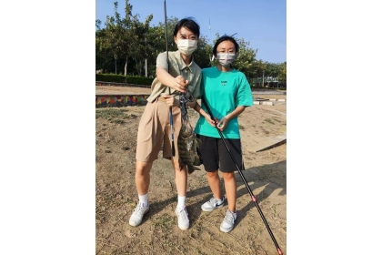 中興大學釣魚課，學生樂體驗「願者上鈎」樂趣，釣到的魚均會回放，兼顧保育。(圖：興大提供)