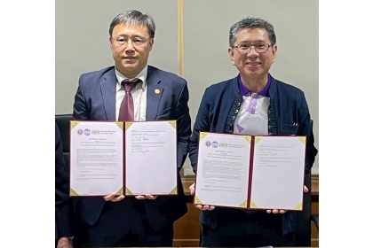 中興大學副校長兼國際長周濟眾教授(左)與UNRN主席Dr. Sanchai Jaturasitha(右)正式簽署合作意向書(LOI)