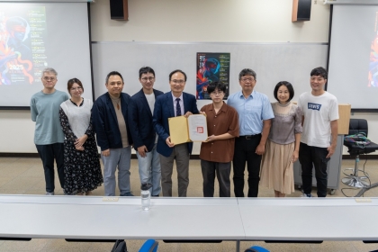 「川流台灣文學駐校作家」張嘉祥(右4)與中興大學師長合影