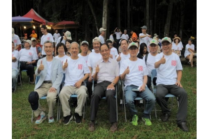 大草原活動現場冠蓋雲集，氣氛相當熱絡。