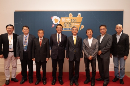 榮譽創業顧問與薛富盛校長合影。