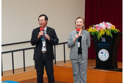 興大工學院楊明德院長(左)、中正大學語言中心陳玟君主任(右)