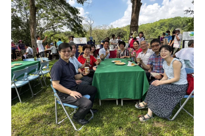 中興大學新化林場今天舉辦咖啡推廣會，讓民眾們在林場桃花心木林下悠閒啜飲。記者李文德／攝影