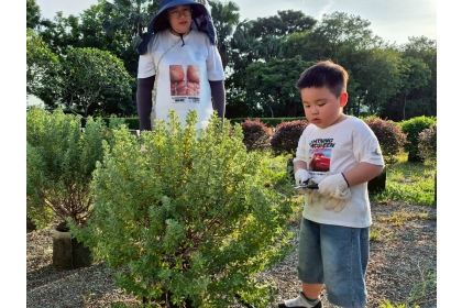 興大「肌少園藝療育區」,樹木修剪訓練手部肌肉