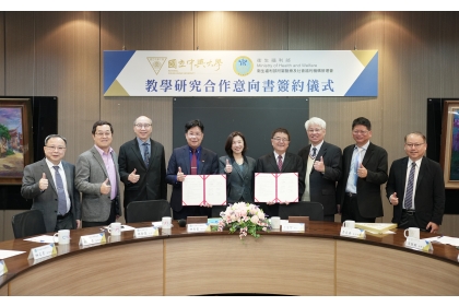 衛福部政務次長林靜儀（中）擔任見證人，中興大學詹富智校長（右4）與衛福部醫福會林慶豐執行長（左4）共同簽署，與衛福部醫福會所屬6間醫院代表合影。