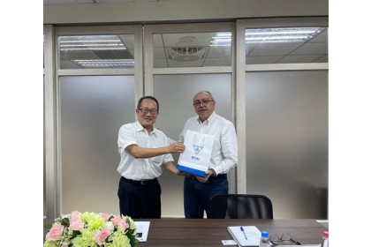 左為科研產業化平台王國禎專案執行長,右為OIRSA執行長Raúl Antonio Rodas Suazo來訪本校了解農業領域相關研究成果