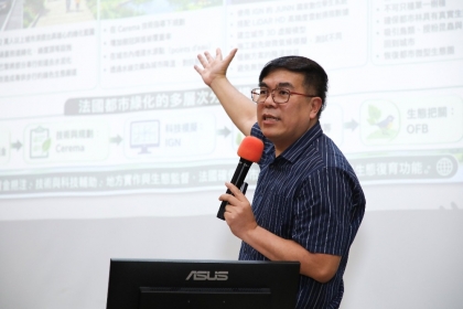 環境部長彭啓明說明國土綠蔭政策,強調由下而上凝聚社會共識。(圖片來源:環境部)