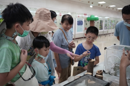 從詩詞繪畫中認識昆蟲  興大昆蟲展開幕