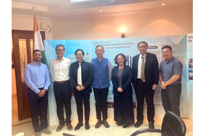 Visit to the Taipei Economic and Cultural Center (TECC) in India, a photo with Deputy Representative Mu-Min Chen (middle) and Mr. Peters L.Y. Chen, Head of the Education Division (second from left).
