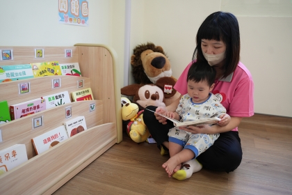 興大員工子女托嬰中心收托60名目前已滿招，師生比為1：4，可有效提升托育照護品質。