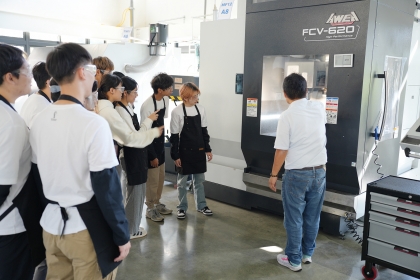 智慧製造整線人才及技術培育基地為國內校園首屈一指智慧機械與智慧製造教學及產學鏈結平台。