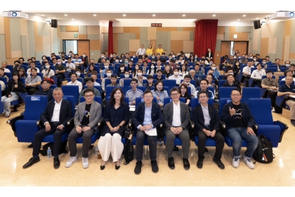 台中市政府23日攜手產學界舉辦資安治理研習,近160名產官學界資安決策者與專家齊聚交流,探討AI時代下的資安治理新趨勢與防禦思維。(台中市政府提供)