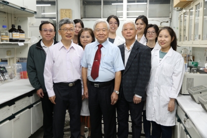Taiwan's Animal Vaccine Marketed Internationally  National Chung Hsing University Veterinary Team  Won the Outstanding Technology Transfer Contribution Award from Ministry of Science and Technology