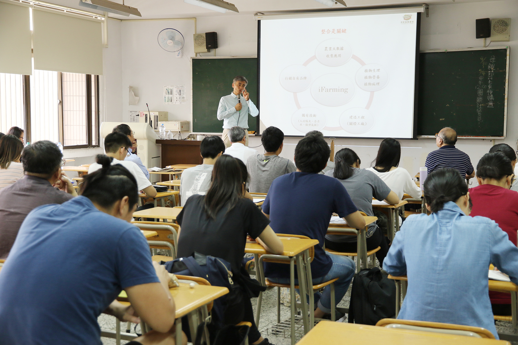 ↑源鮮董事長蔡文清興大開講 談智慧農業