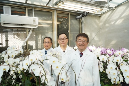 右至左：興大詹富智教授、張健忠教授、王國禎教授團隊榮獲未來科技獎