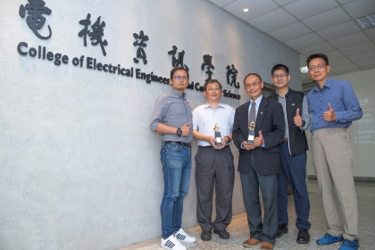 興大電資學院團隊右至左：韓斌教授、裴靜偉教授、杜武青玉山學者、賴永康教授、劉浚年助理教授