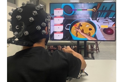 多功能復健系統融合AR/VR技術與全向移動末端執行器