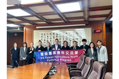 訪團與外交部北美司黃總領事回部辦事敏境合照