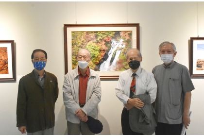 右至左：國美館館長梁永斐、張豐吉教授、攝影家莊靈、興大藝術中心主任陳欽忠