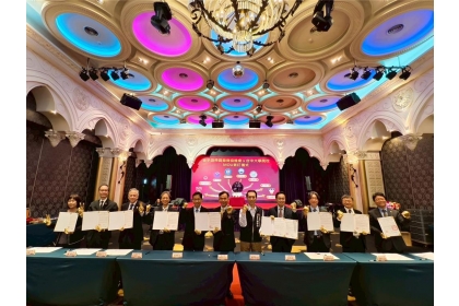 金手獎得獎廠商協進會25日與八所大專校院共同簽署MOU。圖／曾麗芳
