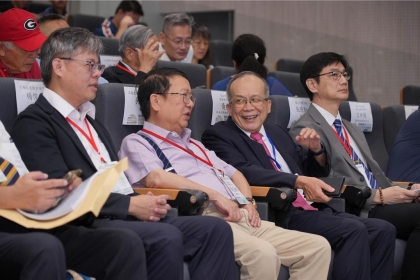 圖左起為:正瀚生技楊俊逸總經理、吳正邦董事長、臺灣生物刺激素學會黃振文理事長、國立中興大學張照勤副校長。圖/正瀚提供