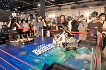第七屆「東京威力科創機器人大賽/TEL Robot Combat」的「重量擂台」對抗賽現場。業者／提供