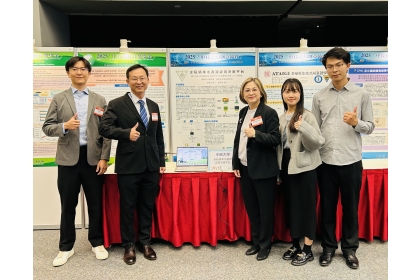 興大農藝學系楊靜瑩特聘教授 (右3)與土木系楊明德終身特聘教授兼院長 (右4)團隊開發「水稻精準水資源灌溉決策平台」