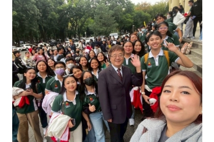 Mapúa University together with NCHU faculties and students and President, Dr. Fuh-Jyh Jan, took a warm group selfie to commemorate the visit.