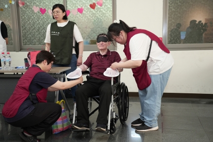 輪椅模擬與照護理體驗