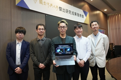 The research team includes first author Shoutarou Yamazaki (center), a National Science and Technology Council research fellow at the Department of Physics, National Chung Hsing University; Associate Professor Tetsuya Hashimoto (second from right) from th