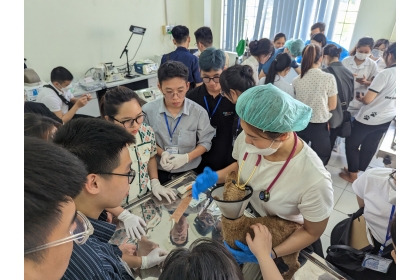 The one-day workshop attracted many veterinarians and animal hospital students to participate.