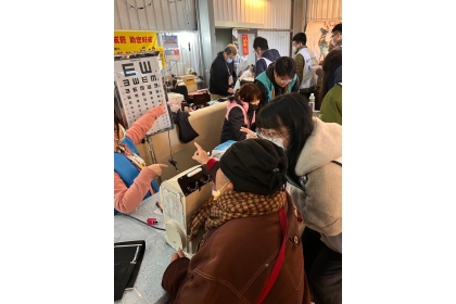 童綜合醫院醫師帶領中興大學後醫學系學生到偏鄉進行健康檢查服務。童醫院／提供 童綜合醫院醫師帶領中興大學後醫學系學生到偏鄉進行健康檢查服務。童醫院／提供