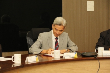 President Fuh-Sheng Shieu signing Memorandum of Agreement on Academic Cooperation