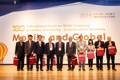 Chancellors and academicians from 15 overseas sister universities hailing from 10 countries were in attendance at the International Forum for NCHU Centennial.