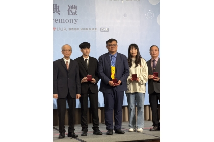 中興大學後醫學系副教授王偉勛的作品-「透光性髖關節吊帶:同步治療新生兒髖關節發育不良與黃疸之創新裝置」榮獲IIIC國際創新發明競賽金牌。