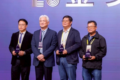 左至右:興大總務處廖炳雄專門委員、行政院公共工程委員會副主任委員陳為祥、大將作聯合建築師事務所-賴建瑞經理、見安營造股份有限公司-蔡炎達協理