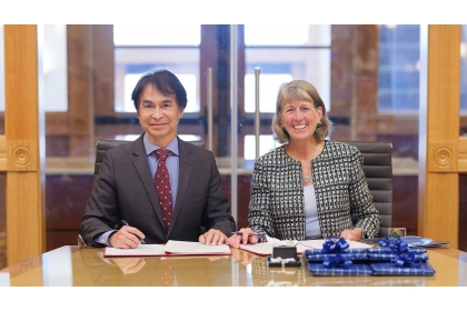 林俊良副校長與猶他州立大學校長Noelle Cockett共同簽署合作協議 (圖片轉自猶他州立大學報導)